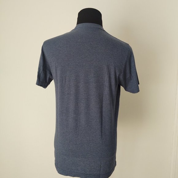 RUNNING WITH THE WOLF PACK OLD NAVY COLLECTIBLES ADULT T SHIRT - SIZE MEDIUM - Picture 4 of 6